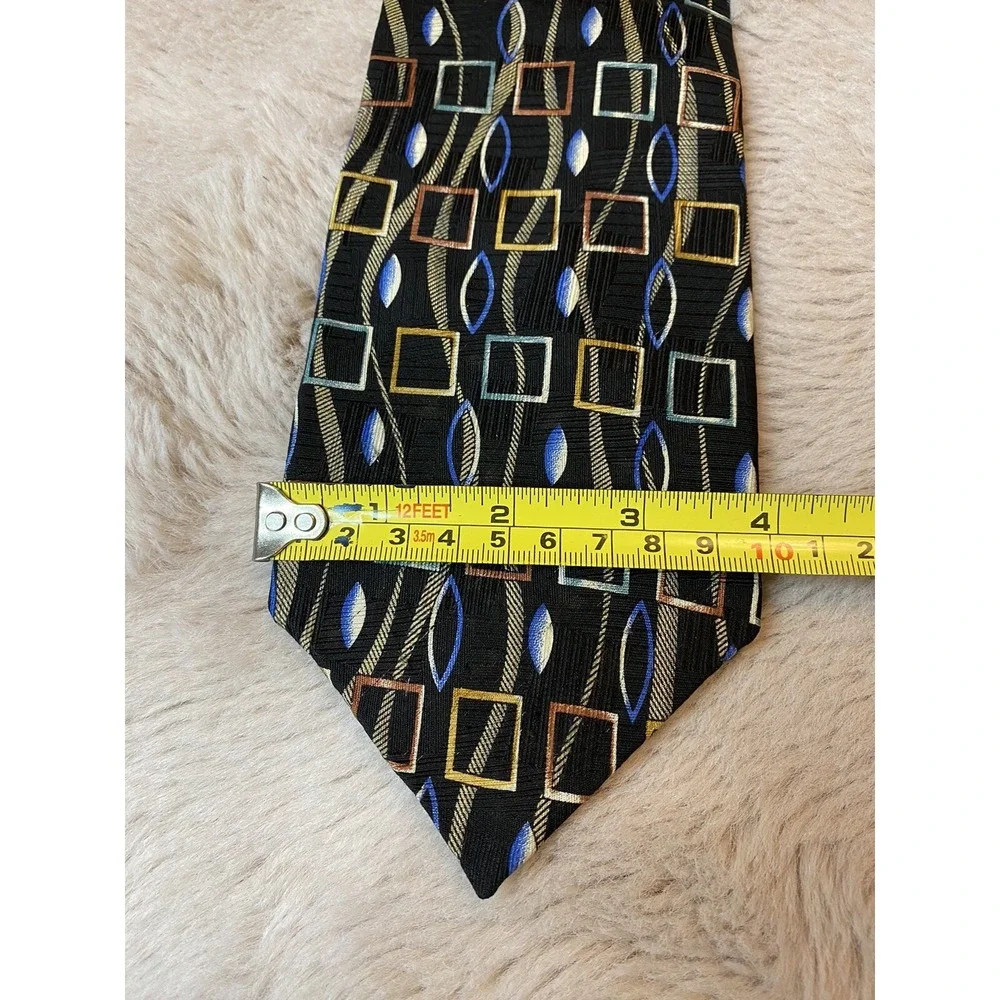GUY LAROUCHE - DIFFUSION - GEOMETRIC- VINTAGE - CANADA MADE- ALL SILK NECK TIE!